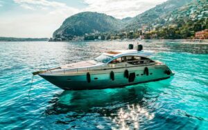 PERSHING 64 - 20M - 12 Passagers**