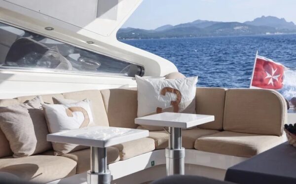 leopard-27-yacht-charter18-5.jpg