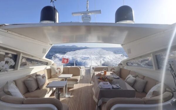 leopard-27-yacht-charter23-5.jpg