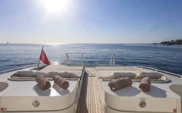 leopard-27-yacht-charter24-5.jpg