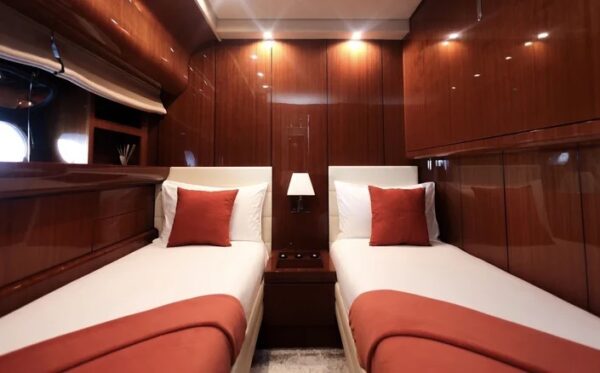 leopard-27-yacht-charter4-5.jpg