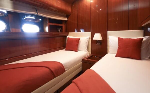 leopard-27-yacht-charter5-5.jpg