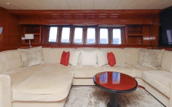 leopard-27-yacht-charter9-5.jpg