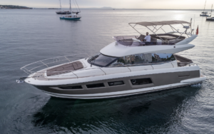 PRESTIGE 500 FLY – 15M – 9 Passagers**