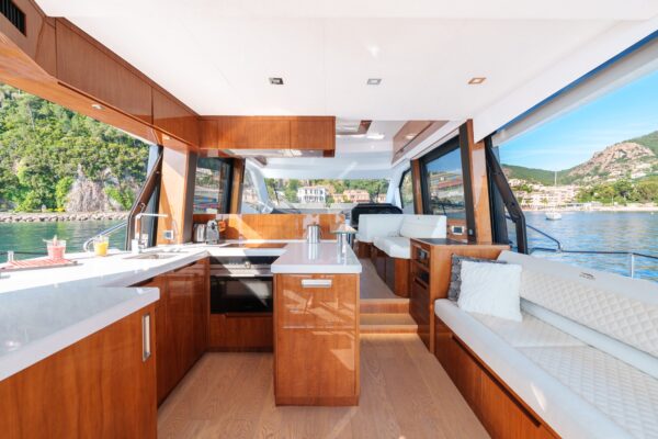charter-yacht-galeon-500-st-tropez-7