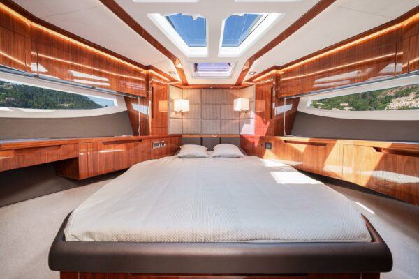charter-yacht-galeon-500-st-tropez-2