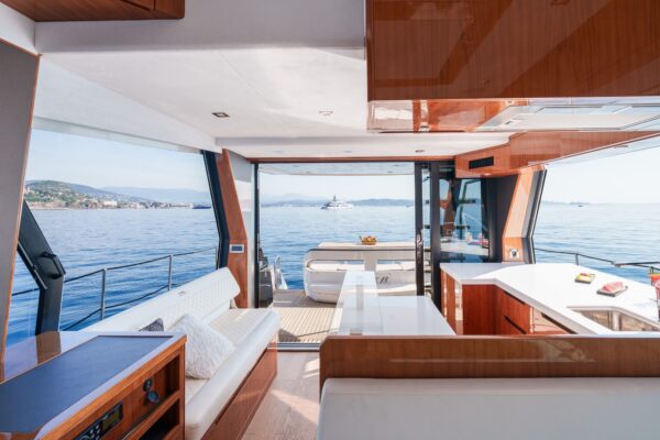 charter-yacht-galeon-500-st-tropez-1