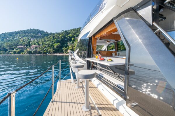 charter-yacht-galeon-500-st-tropez-10
