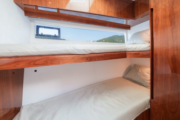 charter-yacht-galeon-500-st-tropez-3