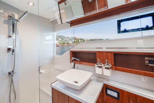 charter-yacht-galeon-500-st-tropez-4