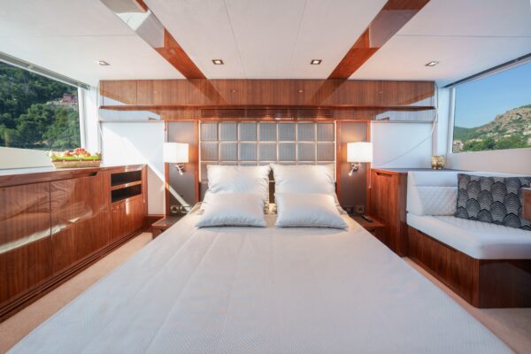 charter-yacht-galeon-500-st-tropez-5