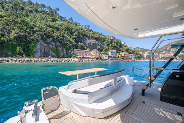 charter-yacht-galeon-500-st-tropez-12
